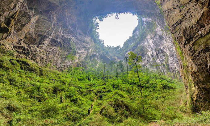 THE REAL WORLD OF DANG THUY TRAM’S DIARY THE REAL WORLD OF DANG THUY TRAM’S DIARY