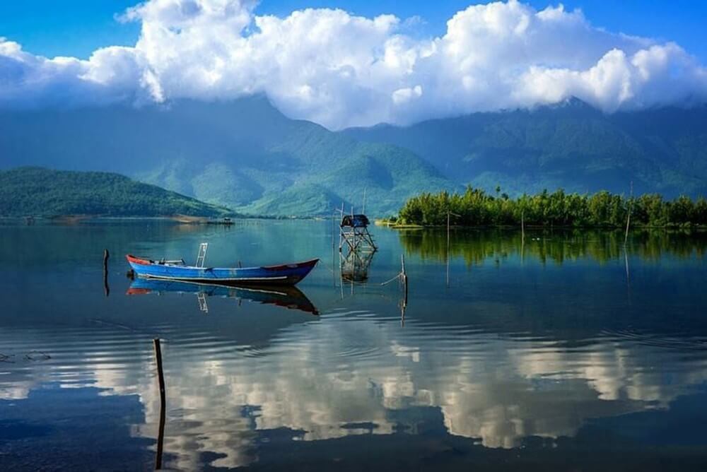 THE CHARMING BEAUTY OF LANG CO THE CHARMING BEAUTY OF LANG CO