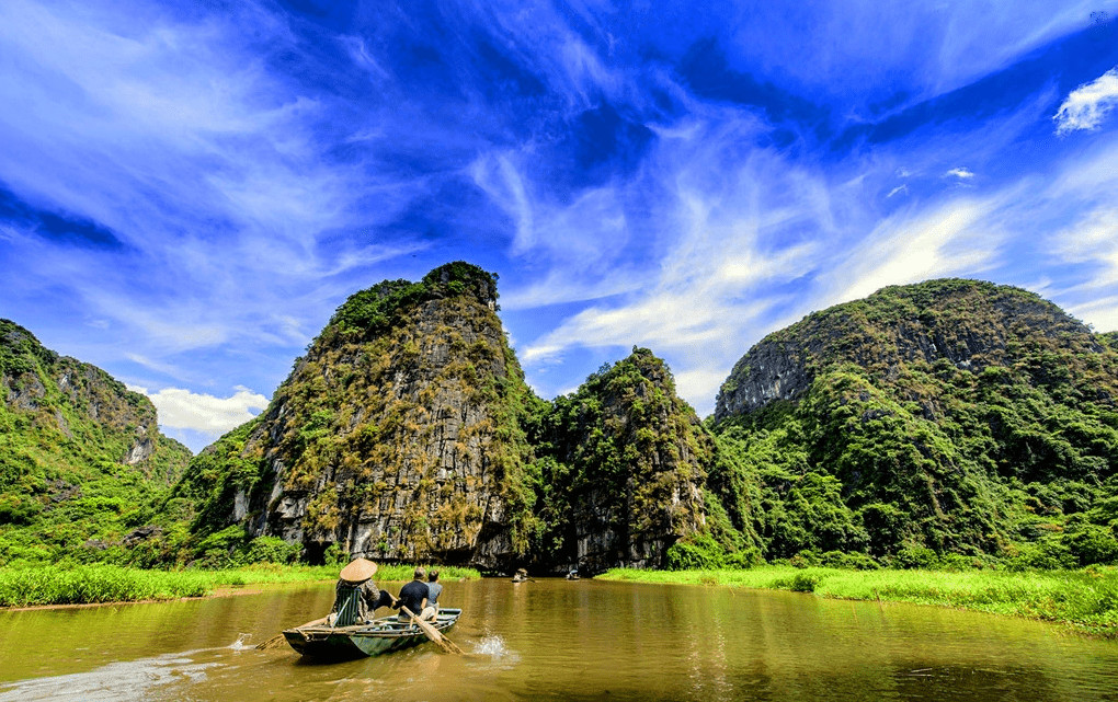 TOP MUST-SEE UNDERGROUND HEAVEN IN VIETNAM TOP MUST-SEE UNDERGROUND HEAVEN IN VIETNAM
