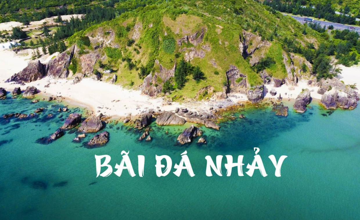Da Nhay Beach, Quang Binh: A Complete Guide to Vietnam’s Stunning Rocky Coast.